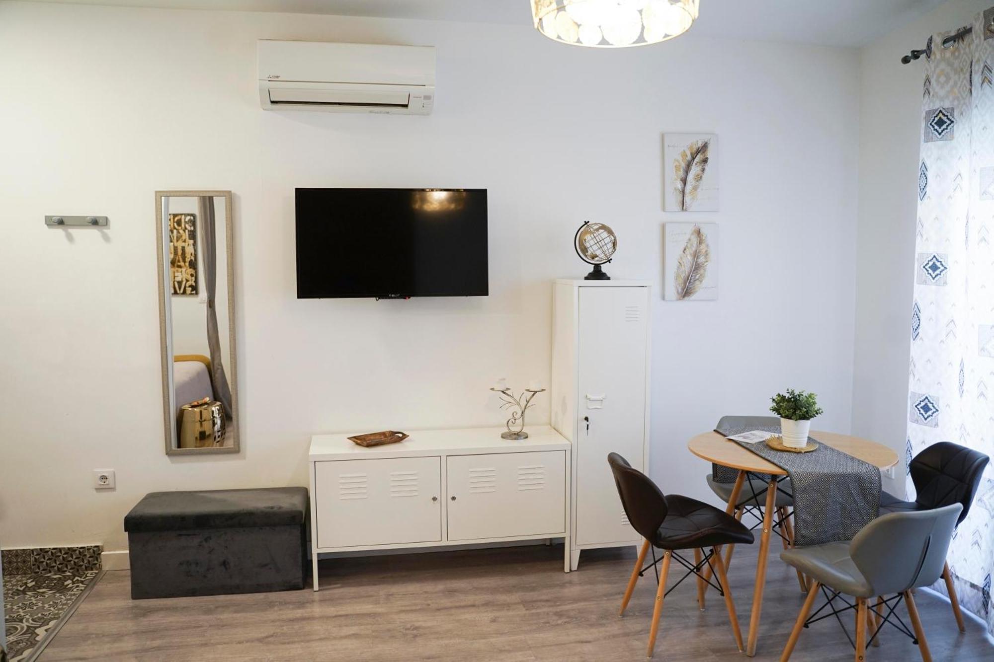 Apartamentos Suites Cariatide Plasencia Kültér fotó